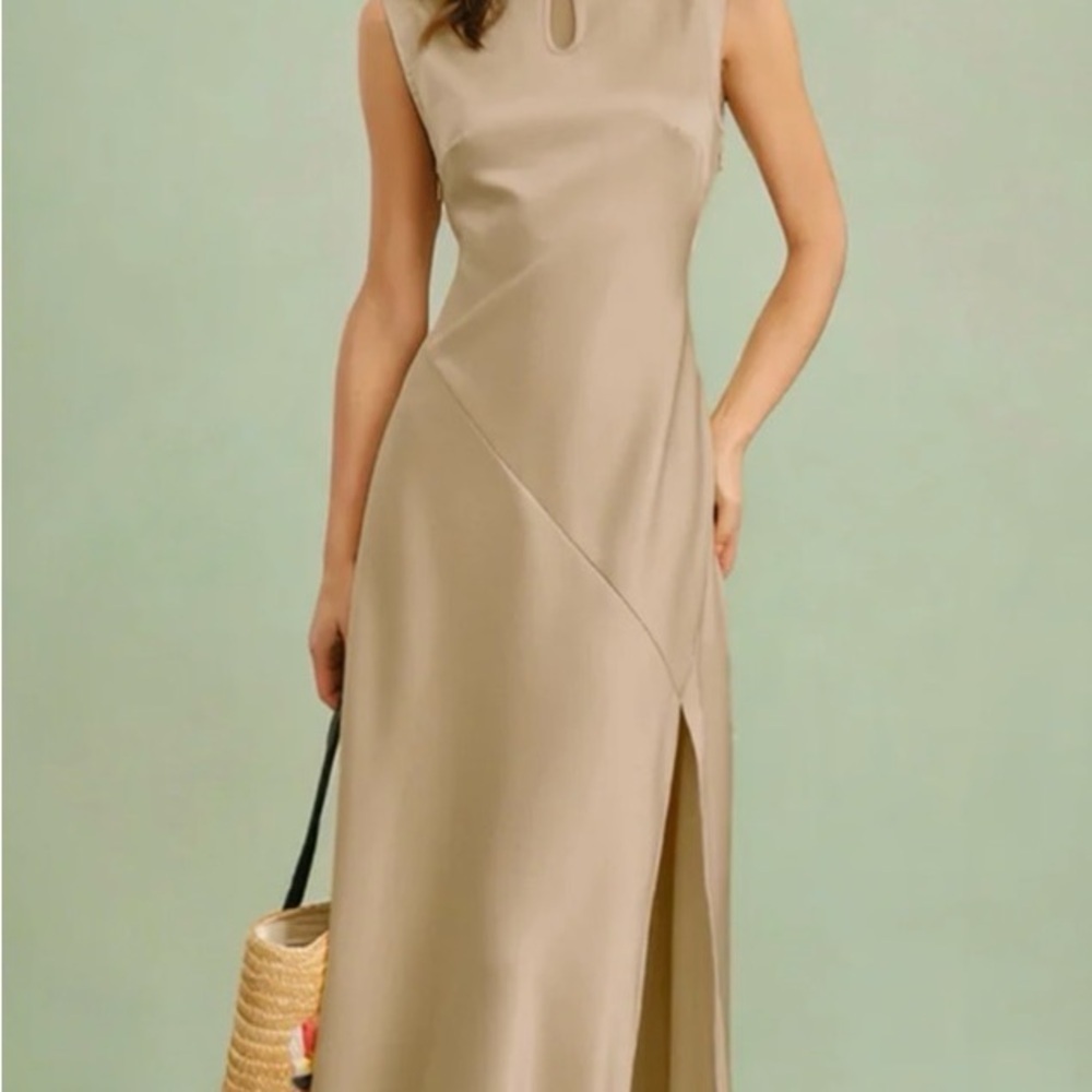 Elegant Cream Sleeveless Dress - Picture 8 of 8